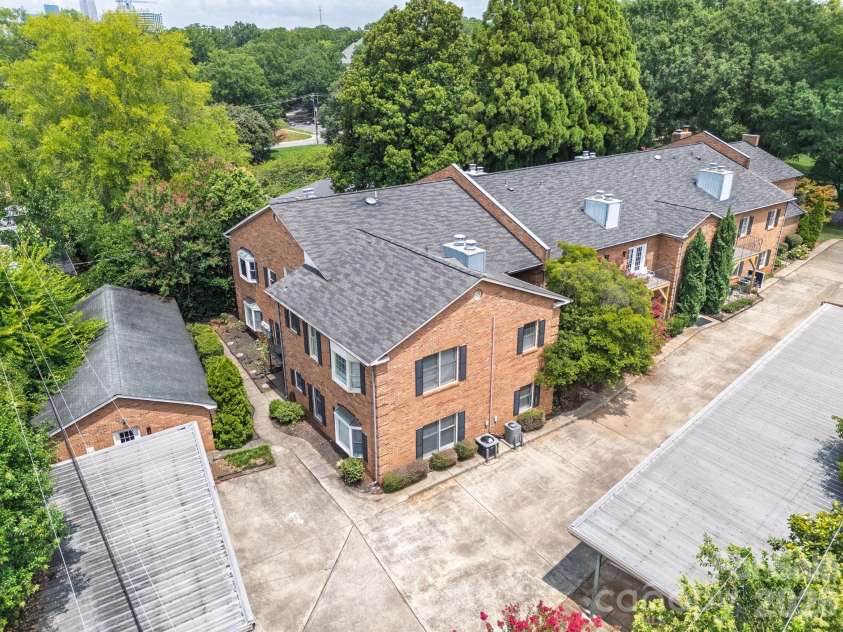 1016 Queens Road, Charlotte, NC 28207.  MLS# CAR4356907, YatesRealty ID 41564. 