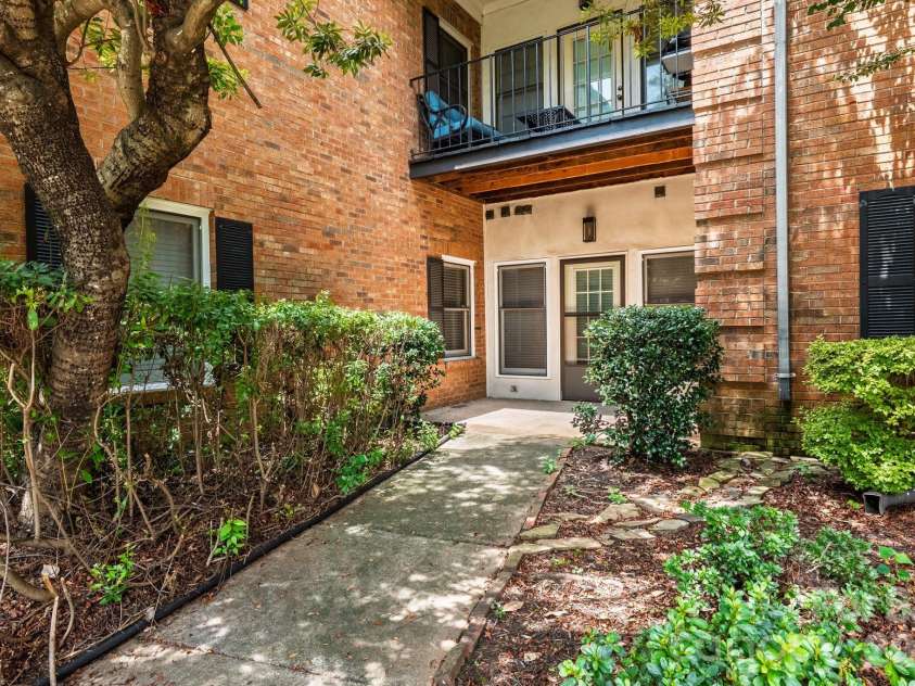 1016 Queens Road, Charlotte, NC 28207.  MLS# CAR4356907, YatesRealty ID 41564. 