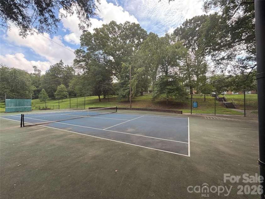 1016 Queens Road, Charlotte, NC 28207.  MLS# CAR4356907, YatesRealty ID 41564. 
