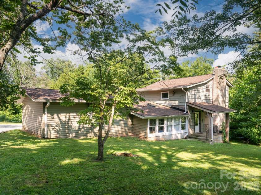 61 Sherwood Forest Drive, Arden, NC 28704.  MLS# CAR4410058, YatesRealty ID 41567. 