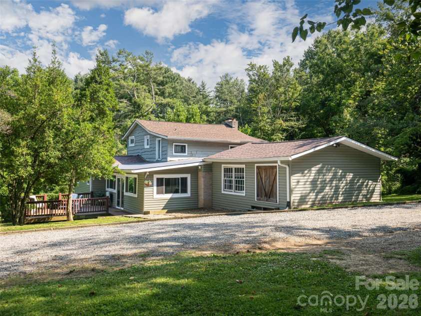 61 Sherwood Forest Drive, Arden, NC 28704.  MLS# CAR4410058, YatesRealty ID 41567. 