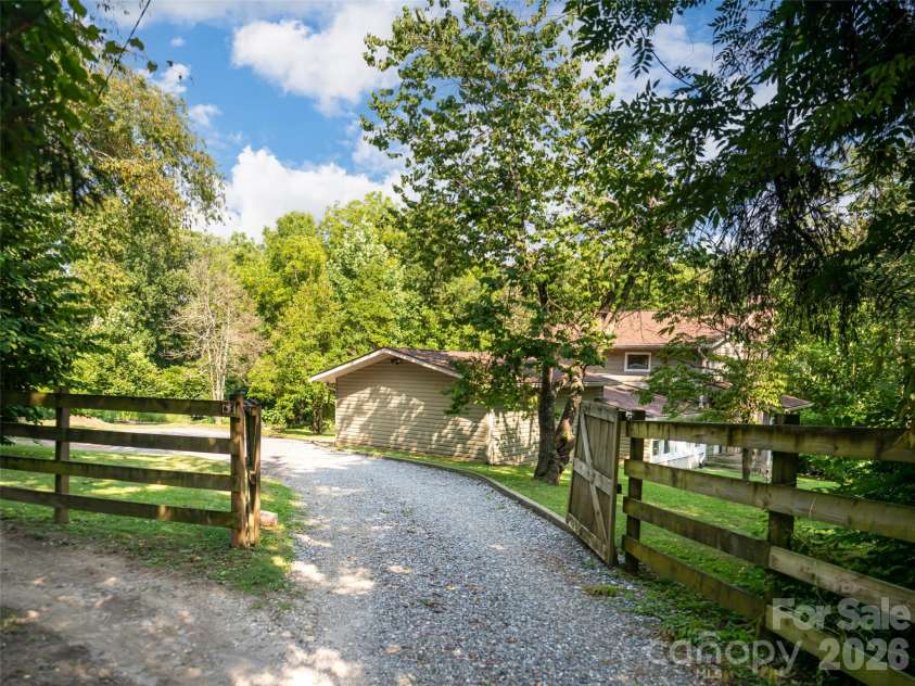 61 Sherwood Forest Drive, Arden, NC 28704.  MLS# CAR4410058, YatesRealty ID 41567. 