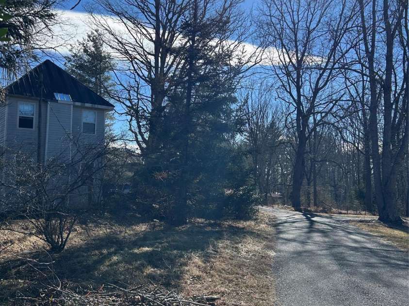 16 Mallory Lane, Arden, NC 28704.  MLS# CAR4346246, YatesRealty ID 41568. 