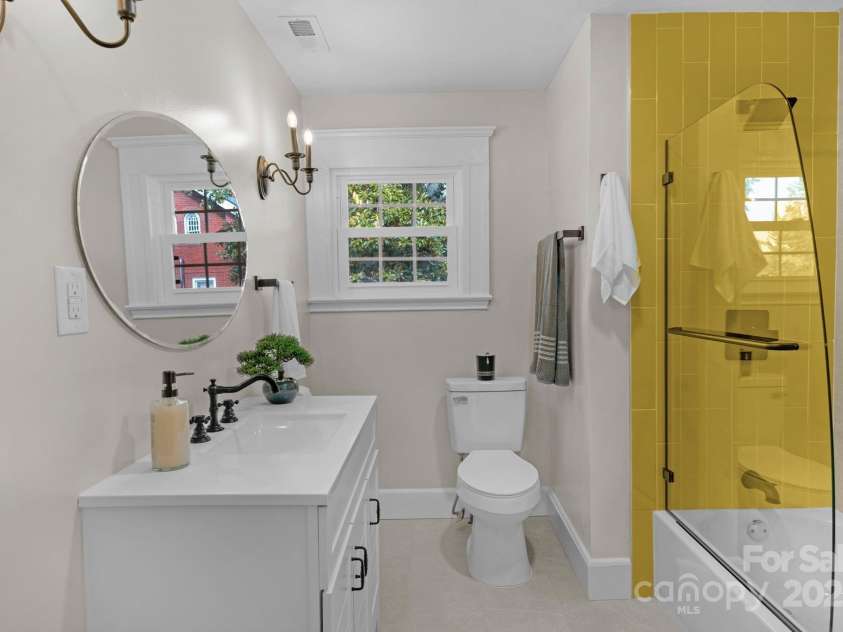 107 Rockingham Road, Rockingham, NC 28379.  MLS# CAR4332432, YatesRealty ID 4157. Hallway Bath with built-in shelves