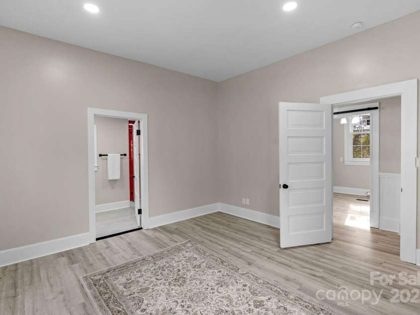 107 Rockingham Road, Rockingham, NC 28379.  MLS# CAR4332432, YatesRealty ID 4157. Main Floor Primary Bedroom Suite