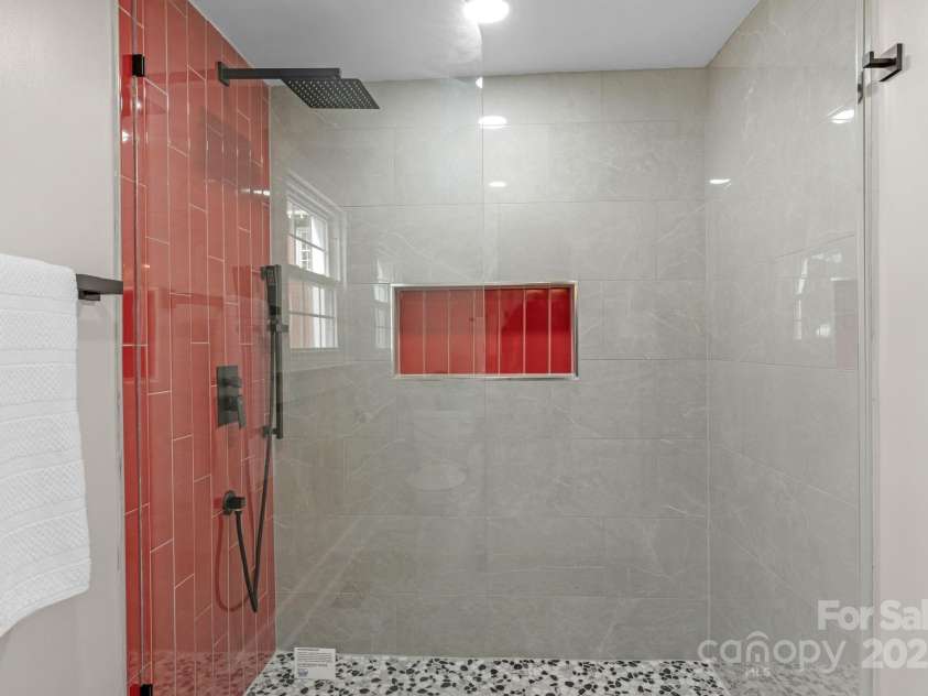 107 Rockingham Road, Rockingham, NC 28379.  MLS# CAR4332432, YatesRealty ID 4157. Main Floor Primary Bedroom Suite Walk-in Shower!