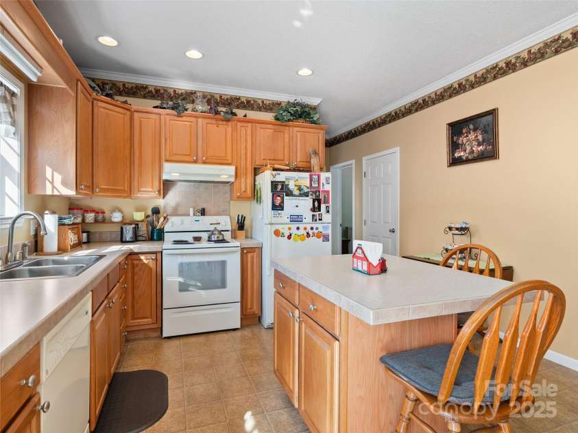 70 Pierce Elders Road, Whittier, NC 28789.  MLS# CAR4322530, YatesRealty ID 4157. 