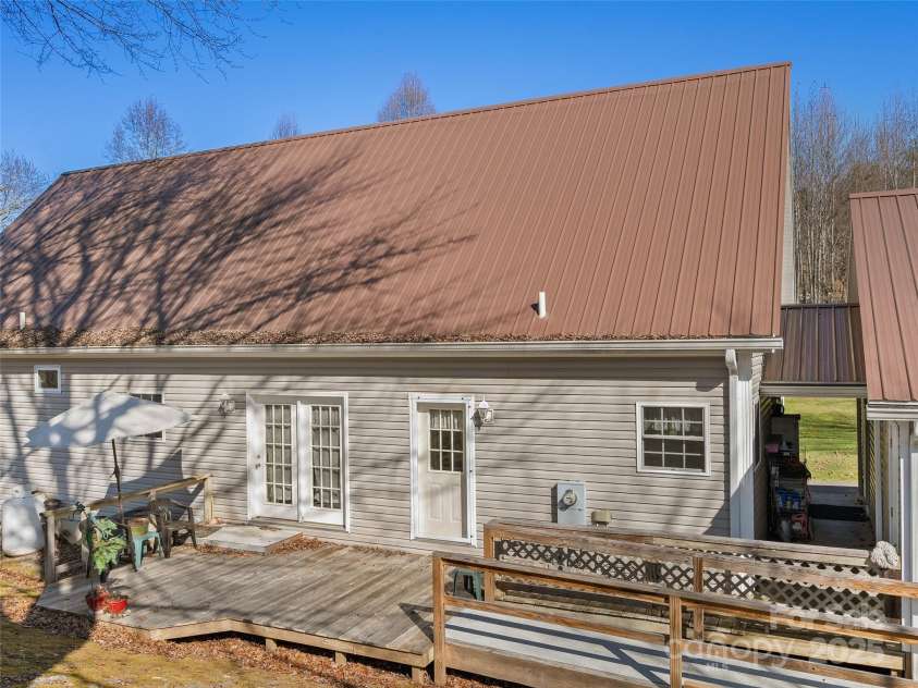 70 Pierce Elders Road, Whittier, NC 28789.  MLS# CAR4322530, YatesRealty ID 4157. 