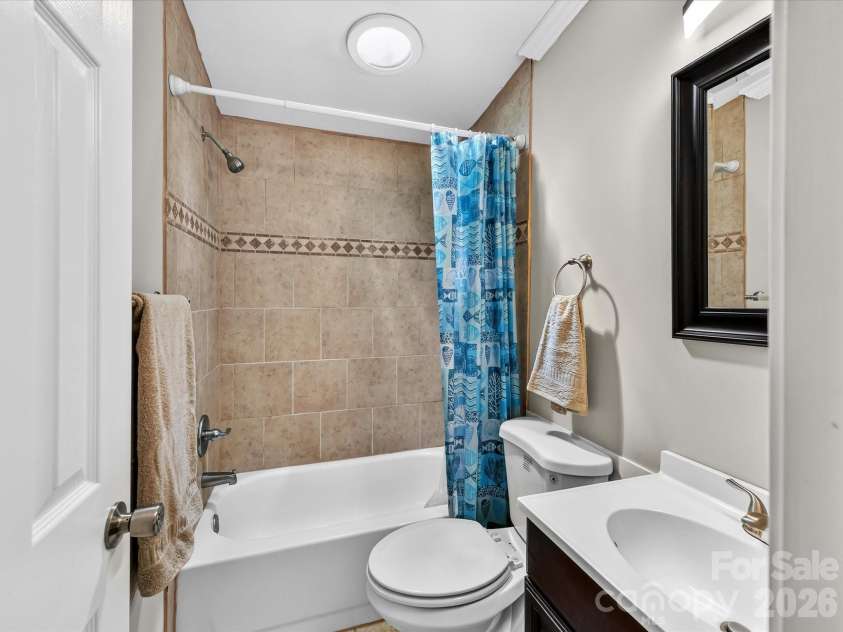 4486 Graybirch Drive, Maiden, NC 28650.  MLS# CAR4409913, YatesRealty ID 41573. Updated Full Bath with tub/shower.