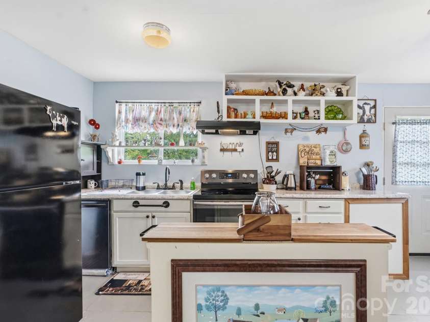 7040 Vintage Road, Lilesville, NC 28091.  MLS# CAR4407268, YatesRealty ID 41575. Kitchen