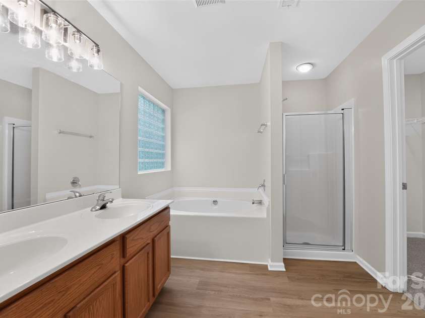 9013 Broad Ridge Court, Charlotte, NC 28269.  MLS# CAR4411688, YatesRealty ID 41577. 