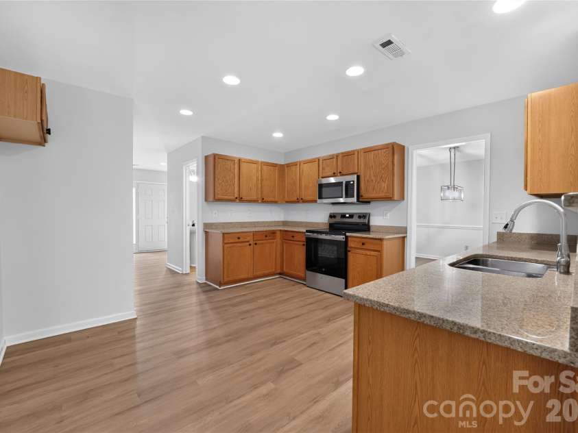 9013 Broad Ridge Court, Charlotte, NC 28269.  MLS# CAR4411688, YatesRealty ID 41577. 
