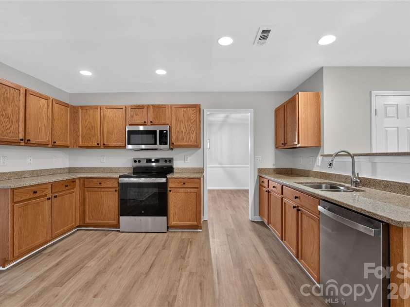 9013 Broad Ridge Court, Charlotte, NC 28269.  MLS# CAR4411688, YatesRealty ID 41577. 