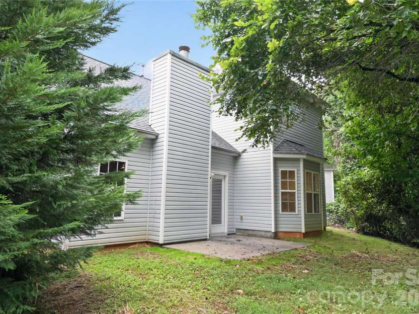 9013 Broad Ridge Court, Charlotte, NC 28269.  MLS# CAR4411688, YatesRealty ID 41577. 