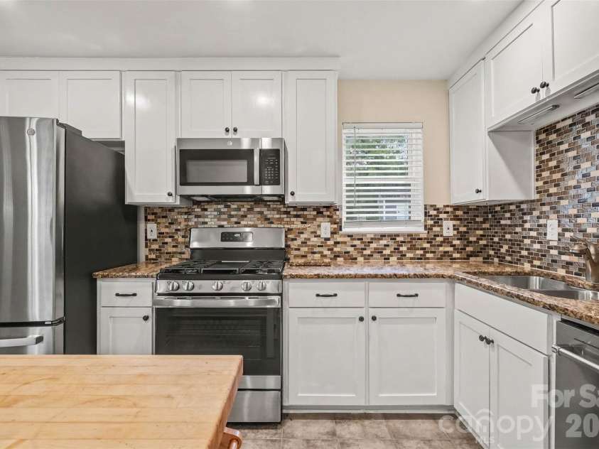 1352 Steed Street, Rock Hill, SC 29732.  MLS# CAR4411220, YatesRealty ID 41581. Kitchen