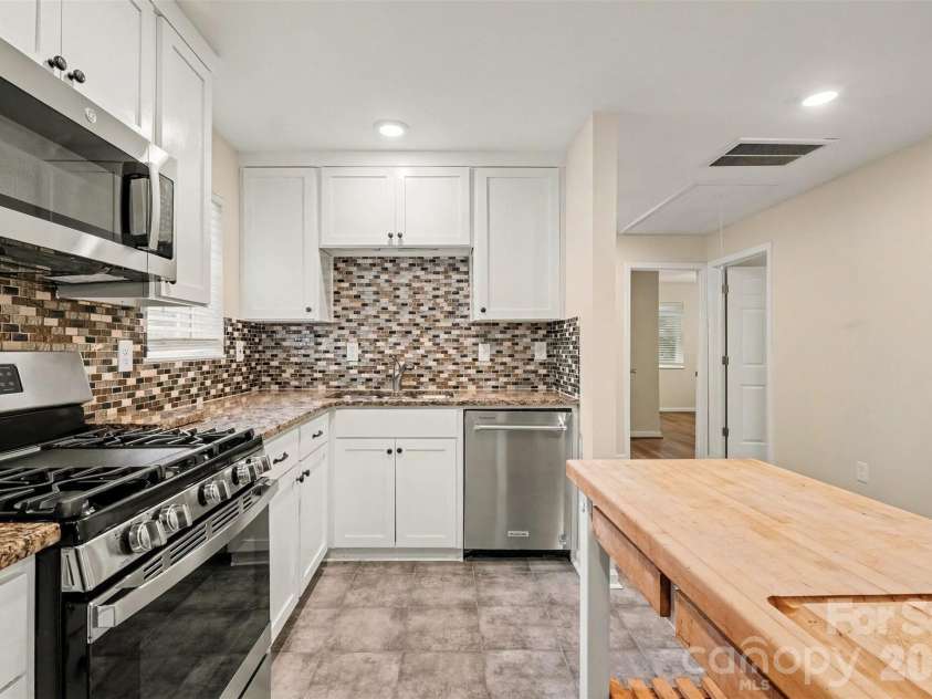 1352 Steed Street, Rock Hill, SC 29732.  MLS# CAR4411220, YatesRealty ID 41581. Kitchen
