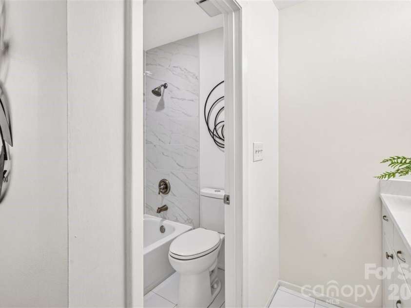 4906 Sardis Road, Charlotte, NC 28270.  MLS# CAR4408390, YatesRealty ID 41582. 