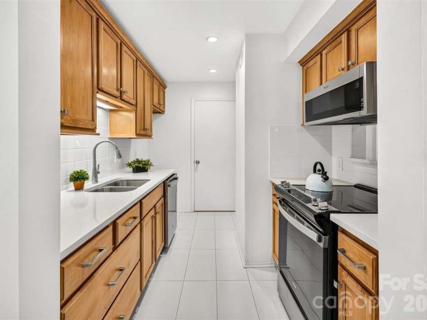 4906 Sardis Road, Charlotte, NC 28270.  MLS# CAR4408390, YatesRealty ID 41582. 