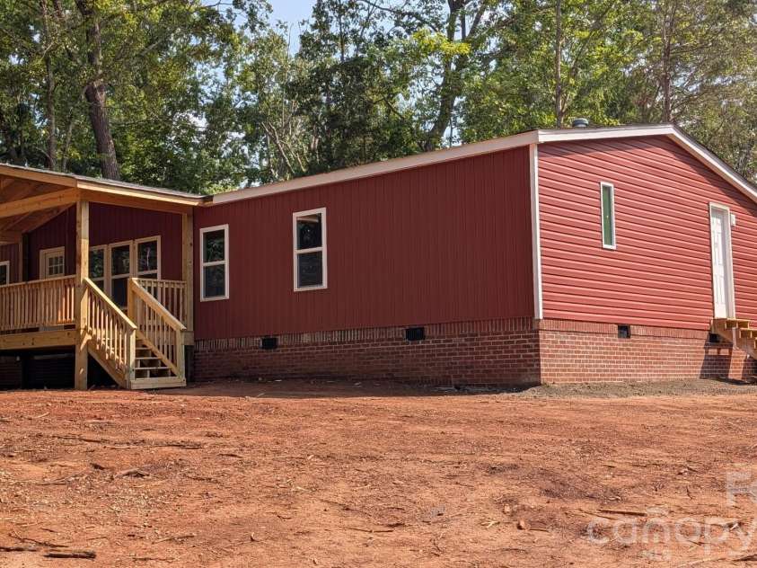 9401 Seymour Lane, Davidson, NC 28036.  MLS# CAR4394521, YatesRealty ID 41584. 