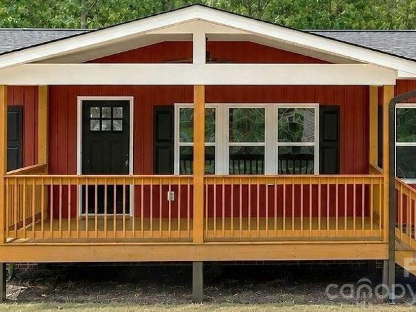 9401 Seymour Lane, Davidson, NC 28036.  MLS# CAR4394521, YatesRealty ID 41584. 