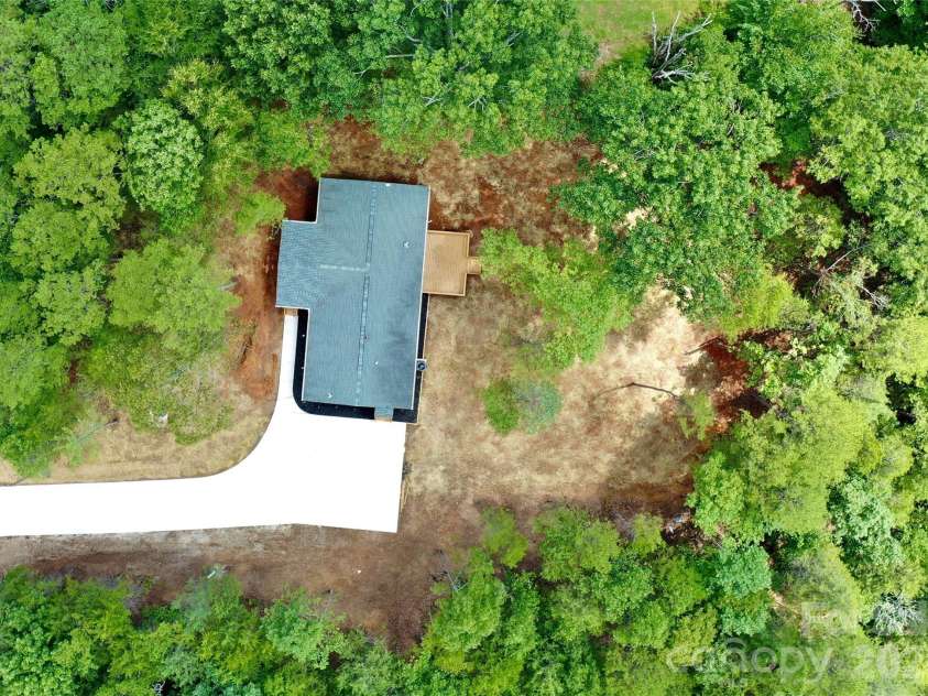 9401 Seymour Lane, Davidson, NC 28036.  MLS# CAR4394521, YatesRealty ID 41584. 