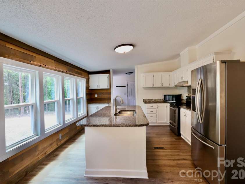 9401 Seymour Lane, Davidson, NC 28036.  MLS# CAR4394521, YatesRealty ID 41584. 