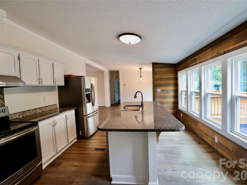 9401 Seymour Lane, Davidson, NC 28036.  MLS# CAR4394521, YatesRealty ID 41584. 