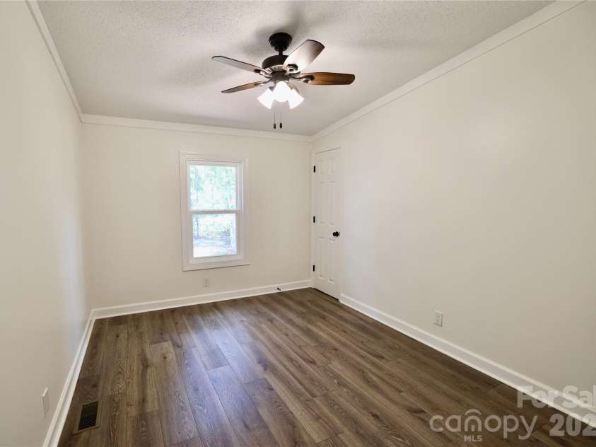 9401 Seymour Lane, Davidson, NC 28036.  MLS# CAR4394521, YatesRealty ID 41584. 