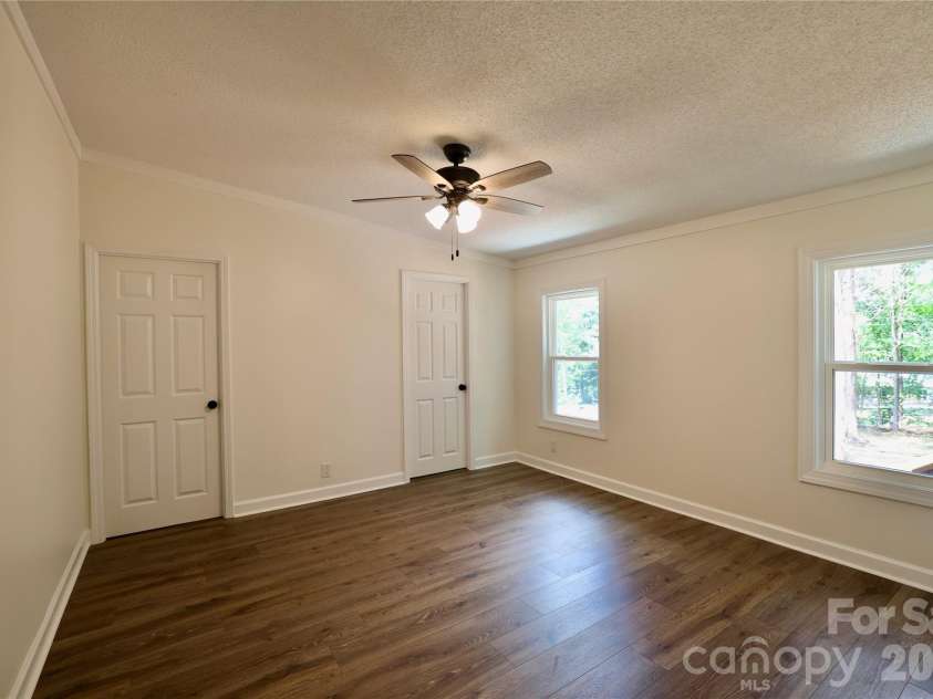 9401 Seymour Lane, Davidson, NC 28036.  MLS# CAR4394521, YatesRealty ID 41584. 