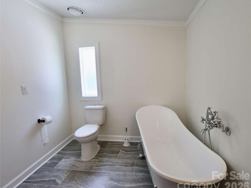 9401 Seymour Lane, Davidson, NC 28036.  MLS# CAR4394521, YatesRealty ID 41584. 