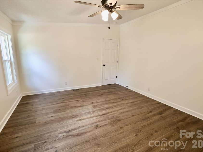 9401 Seymour Lane, Davidson, NC 28036.  MLS# CAR4394521, YatesRealty ID 41584. 
