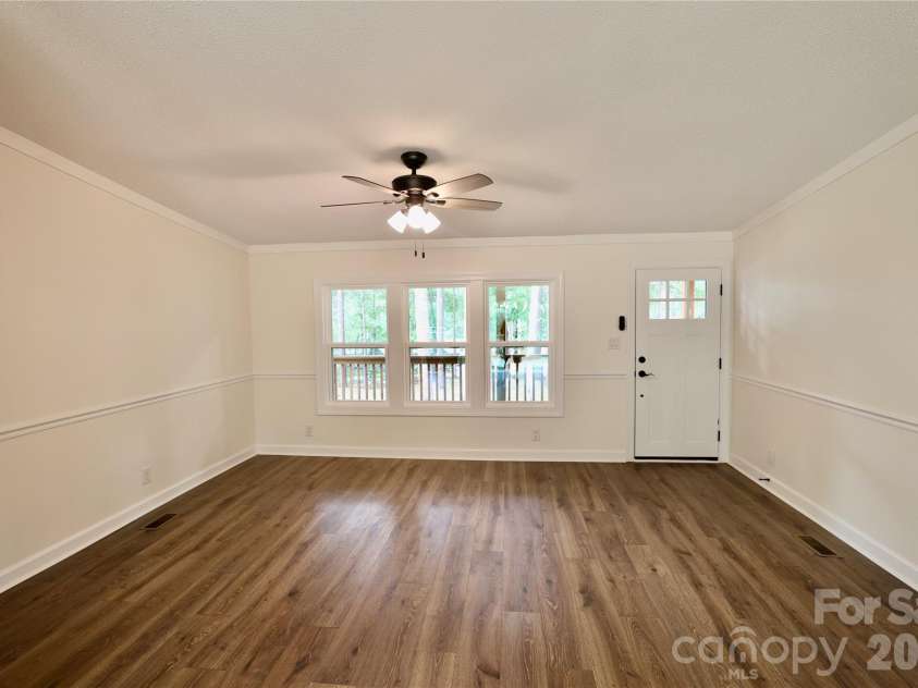 9401 Seymour Lane, Davidson, NC 28036.  MLS# CAR4394521, YatesRealty ID 41584. 