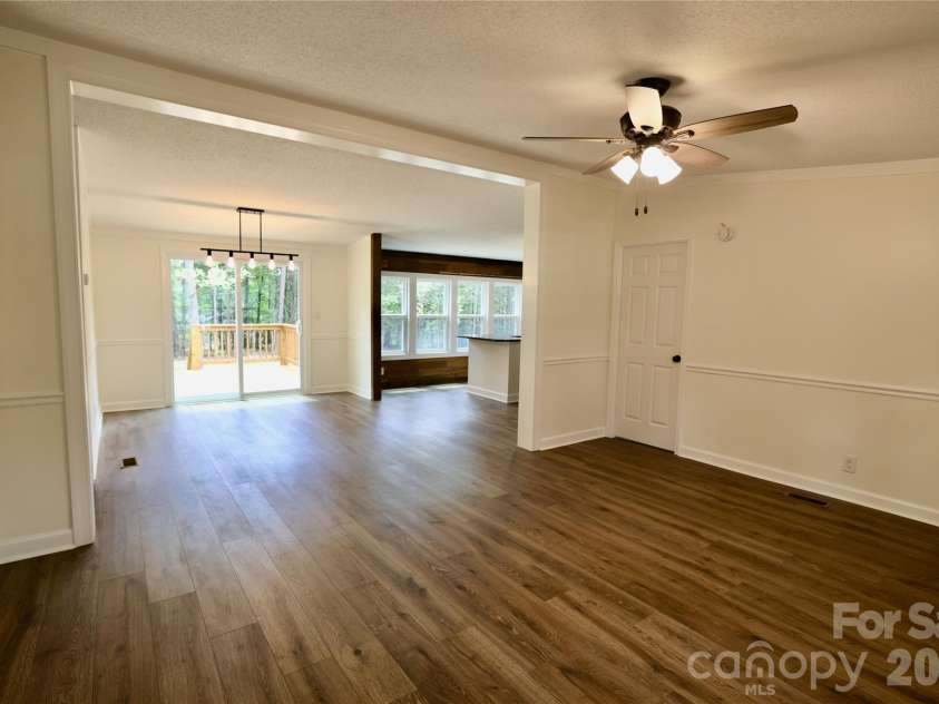 9401 Seymour Lane, Davidson, NC 28036.  MLS# CAR4394521, YatesRealty ID 41584. 