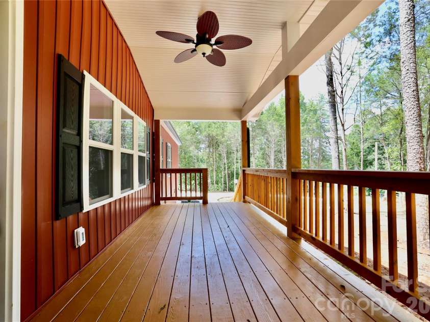 9401 Seymour Lane, Davidson, NC 28036.  MLS# CAR4394521, YatesRealty ID 41584. 