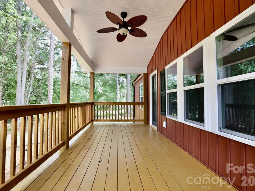 9401 Seymour Lane, Davidson, NC 28036.  MLS# CAR4394521, YatesRealty ID 41584. 
