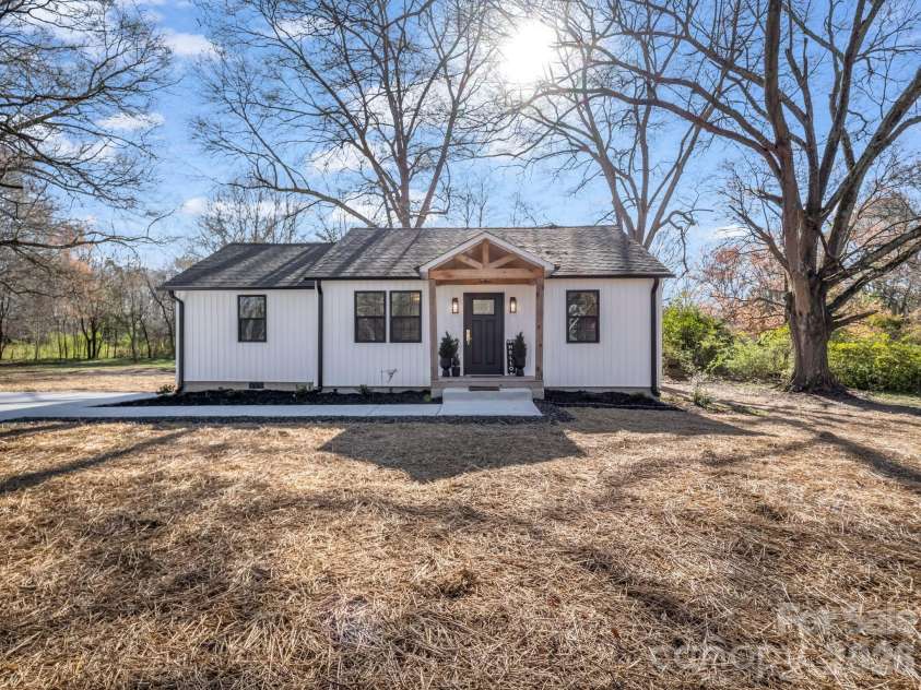 1325 NC Hwy 150 Highway, Lincolnton, NC 28092.  MLS# CAR4410681, YatesRealty ID 41585. Front