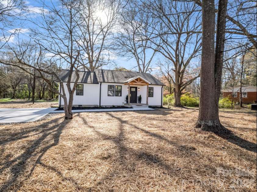 1325 NC Hwy 150 Highway, Lincolnton, NC 28092.  MLS# CAR4410681, YatesRealty ID 41585. Front