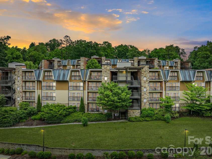 325 Bowling Park Road, Asheville, NC 28803.  MLS# CAR4405300, YatesRealty ID 41587. 