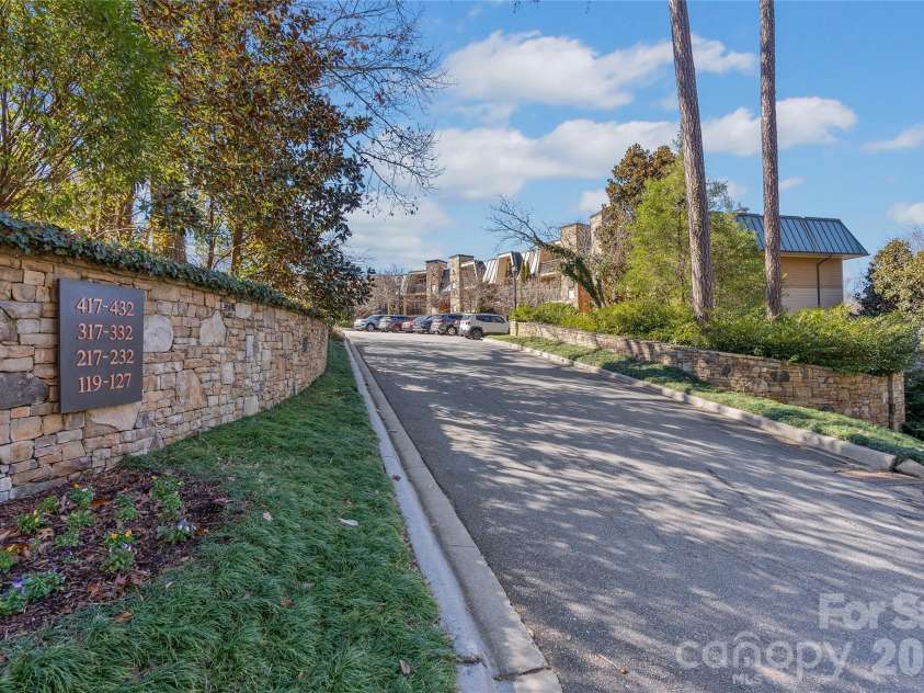 325 Bowling Park Road, Asheville, NC 28803.  MLS# CAR4405300, YatesRealty ID 41587. 