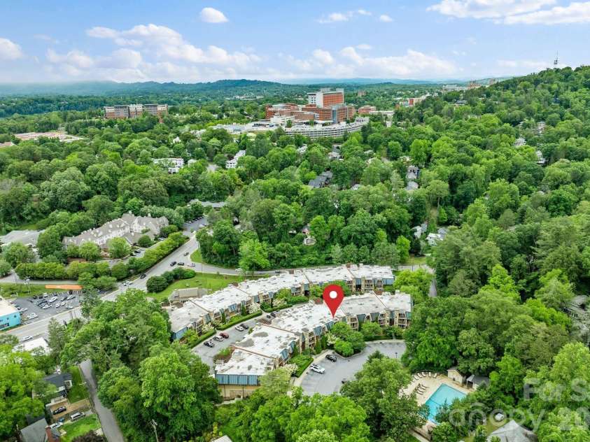 325 Bowling Park Road, Asheville, NC 28803.  MLS# CAR4405300, YatesRealty ID 41587. 
