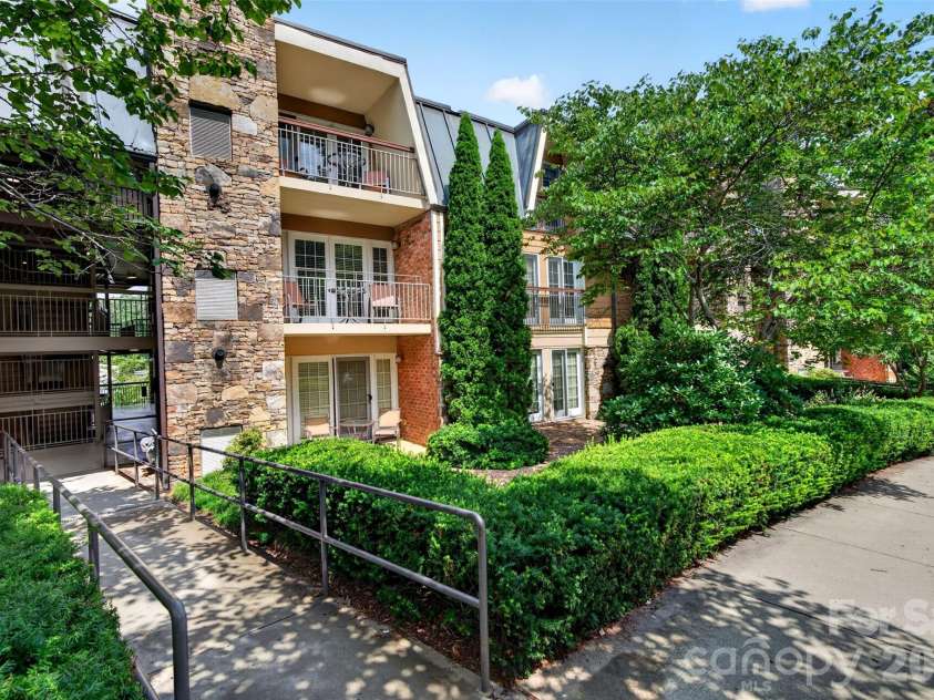 325 Bowling Park Road, Asheville, NC 28803.  MLS# CAR4405300, YatesRealty ID 41587. 