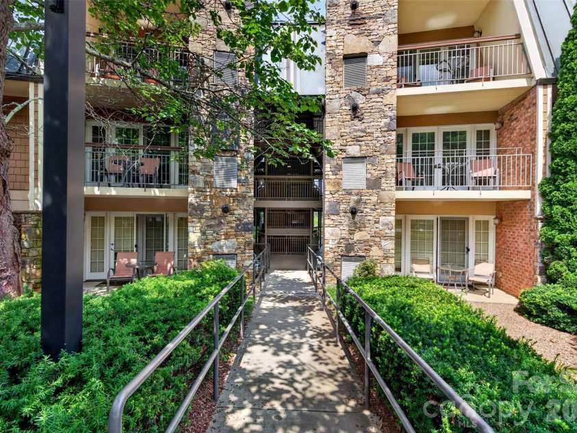 325 Bowling Park Road, Asheville, NC 28803.  MLS# CAR4405300, YatesRealty ID 41587. 