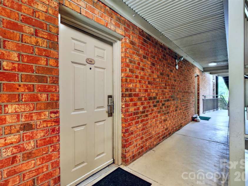 325 Bowling Park Road, Asheville, NC 28803.  MLS# CAR4405300, YatesRealty ID 41587. 