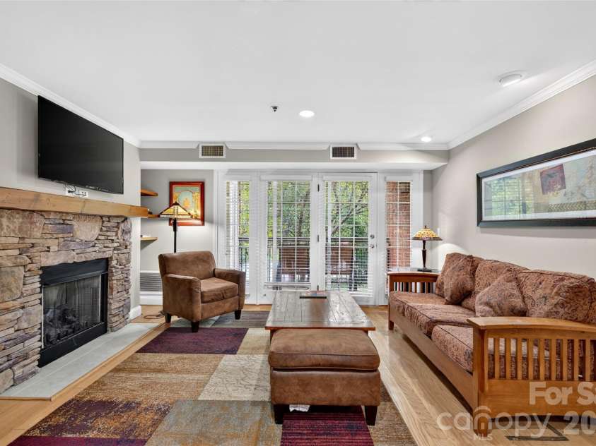 325 Bowling Park Road, Asheville, NC 28803.  MLS# CAR4405300, YatesRealty ID 41587. 