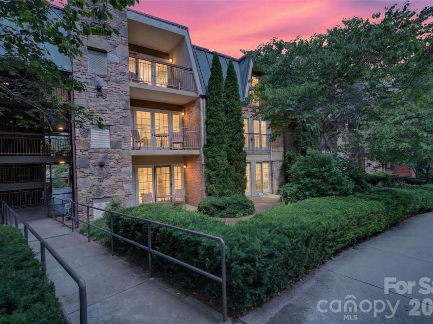 325 Bowling Park Road, Asheville, NC 28803.  MLS# CAR4405300, YatesRealty ID 41587. 