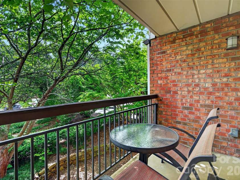 325 Bowling Park Road, Asheville, NC 28803.  MLS# CAR4405300, YatesRealty ID 41587. 