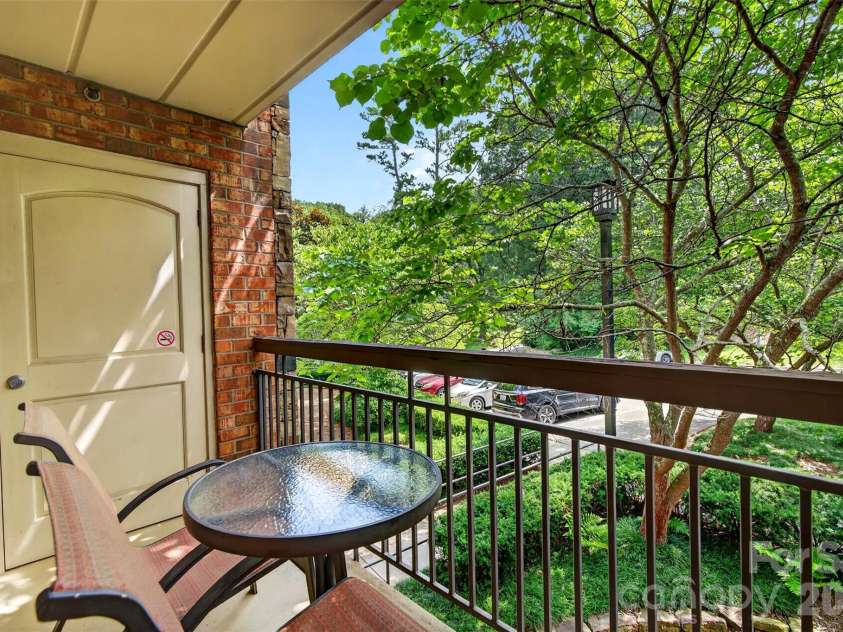 325 Bowling Park Road, Asheville, NC 28803.  MLS# CAR4405300, YatesRealty ID 41587. 
