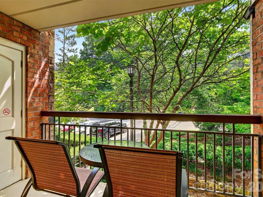 325 Bowling Park Road, Asheville, NC 28803.  MLS# CAR4405300, YatesRealty ID 41587. 