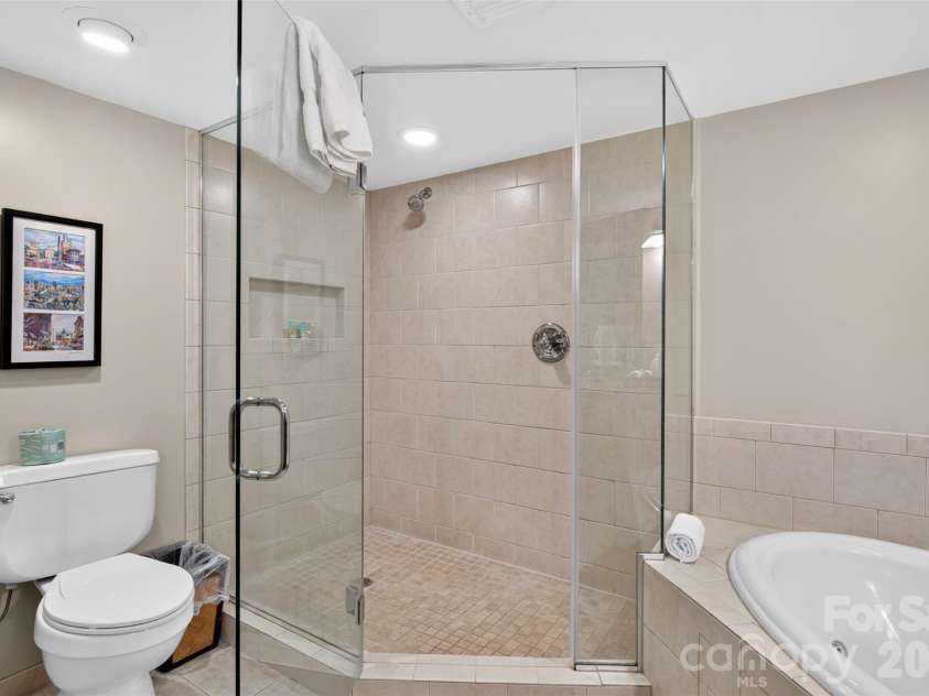 325 Bowling Park Road, Asheville, NC 28803.  MLS# CAR4405300, YatesRealty ID 41587. 