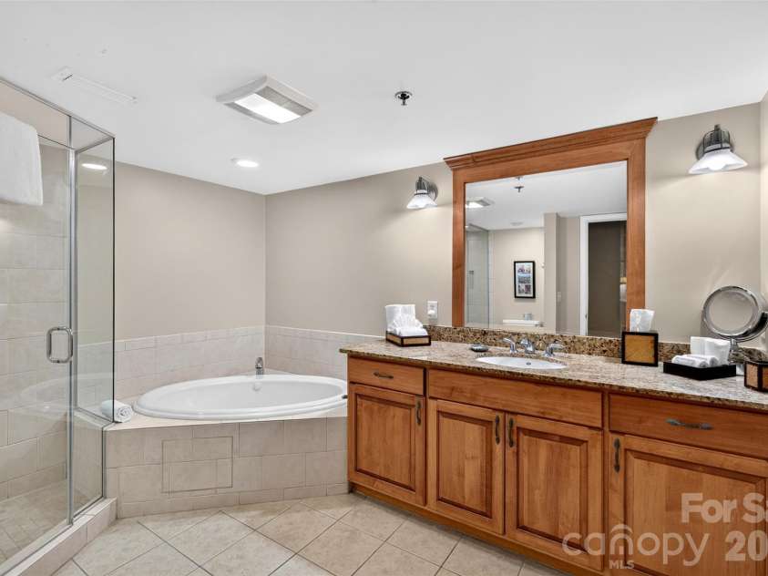 325 Bowling Park Road, Asheville, NC 28803.  MLS# CAR4405300, YatesRealty ID 41587. 